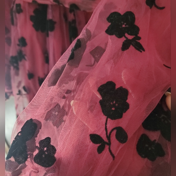 STUNNING Maroon and Black Rose Long Sleeve Dress - Picture 3 of 6